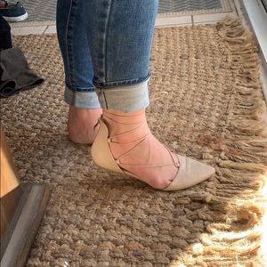 Nude flat sandal tie up